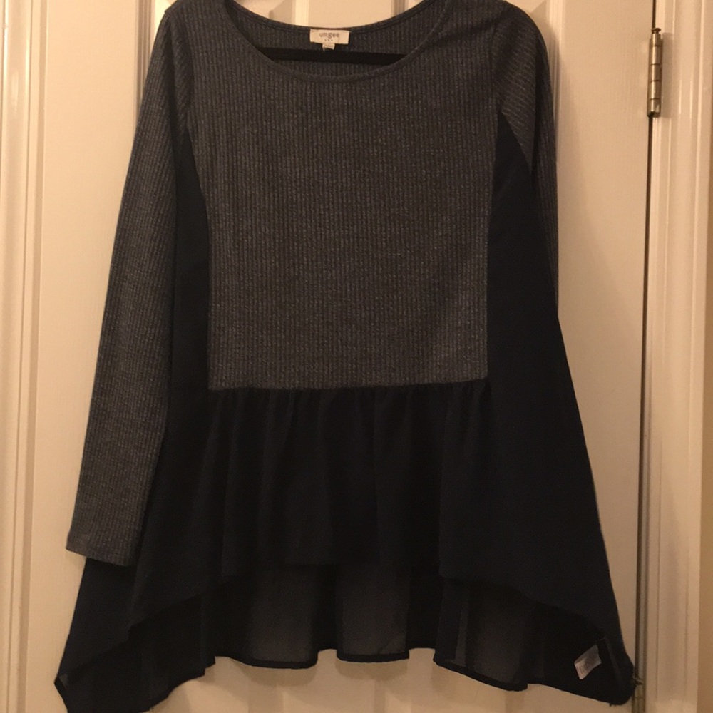 Tunic navy 2 tone with shear side and ruffle. M.